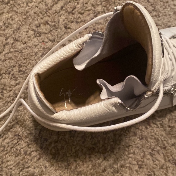 Worn a few time - Picture 3 of 4